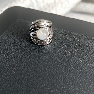Beautiful solid 925 silver ring with moonstone gemstone